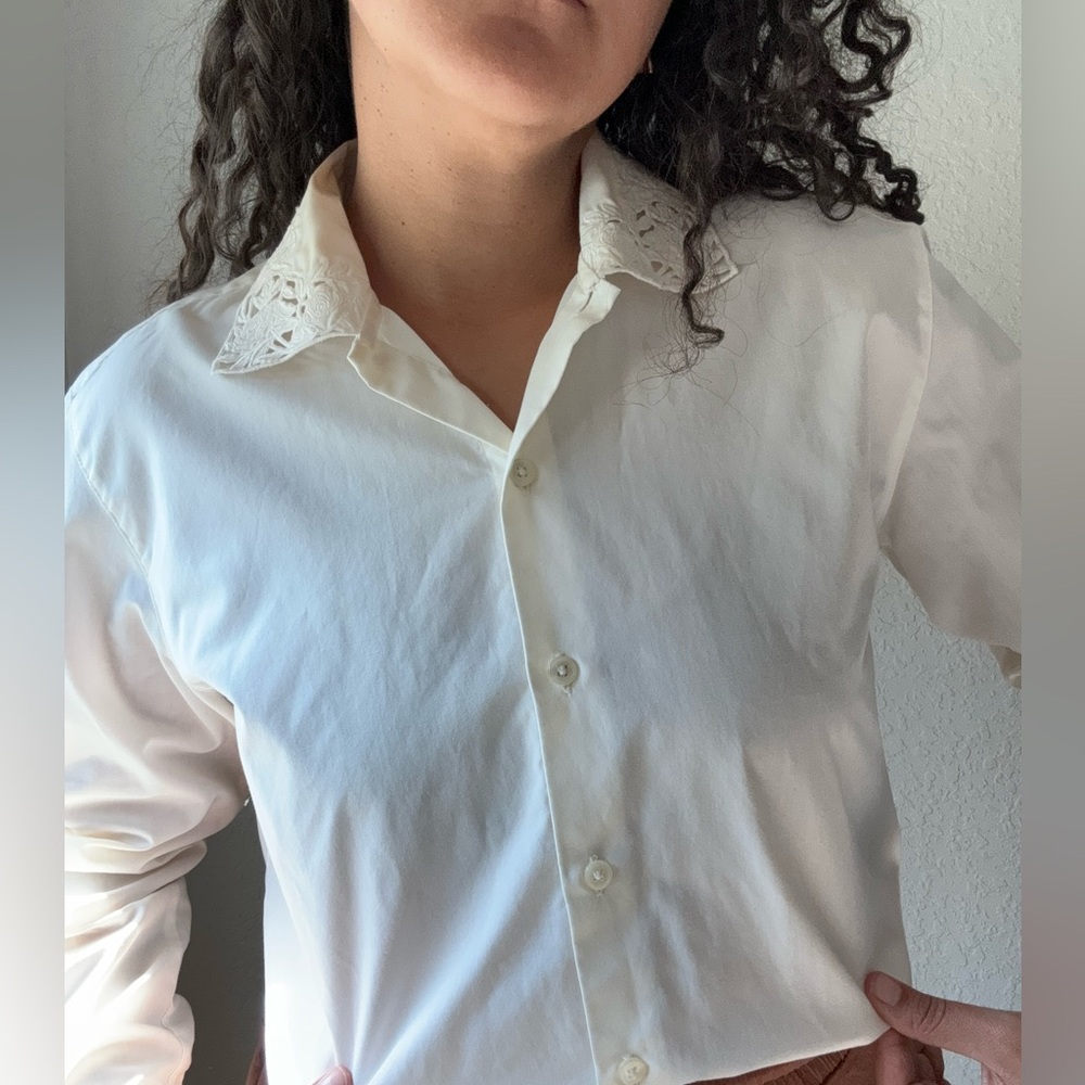 Vintage button down blouse with lace collar size 8